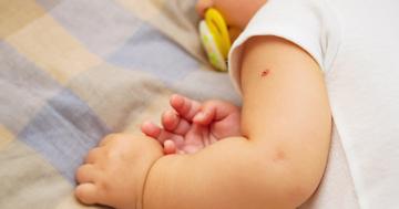 2歳までに20回以上！ 赤ちゃんの予防接種スケジュールの上手な立て方の写真